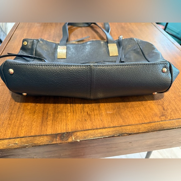 B Makowsky black leather bag gold hardware 9”h x ~15 x4”very  display picture 1